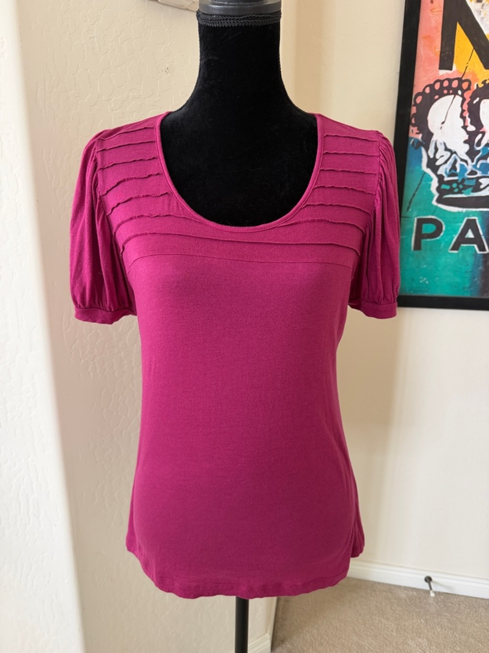 New York & Company Scoop Neck Short Sleeve Top in Magenta Size Large
